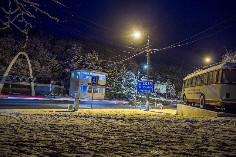 Ангарский перевал зимой-блокпост ГАИ